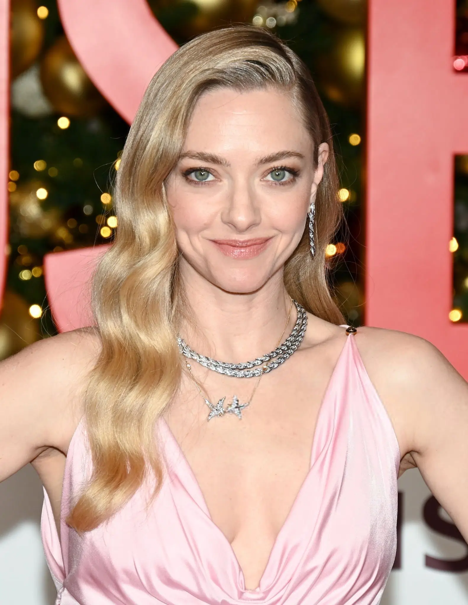 Amanda Seyfried Stuns NYC — The Dark Secret Behind “The Housemaid” Rated R Movie 1