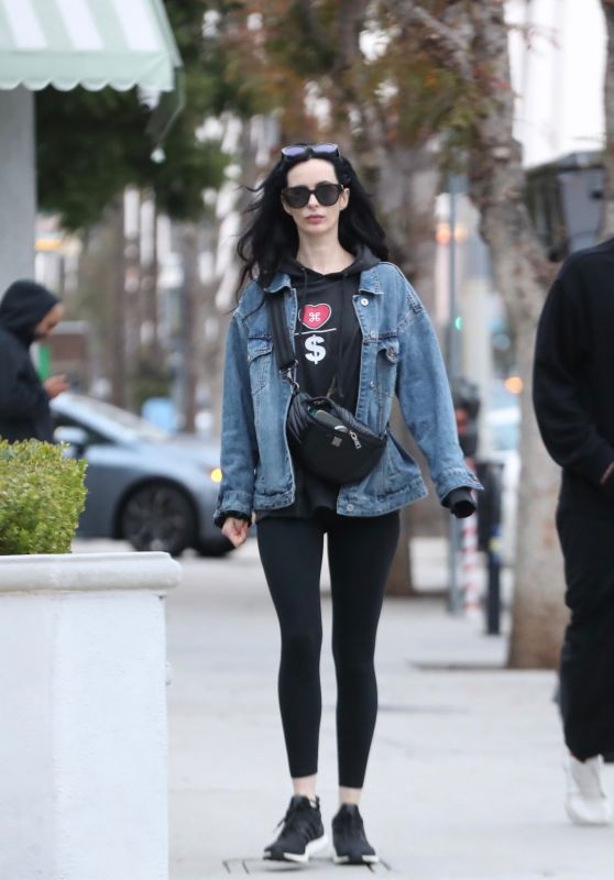 kristen ritter in denim jacket for christmas 2025 errands in la 2 thumbnail