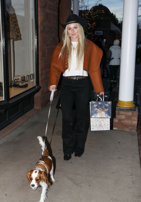 lindsey vonn in chic hat and jacket for aspen holiday shopping 2 thumbnail